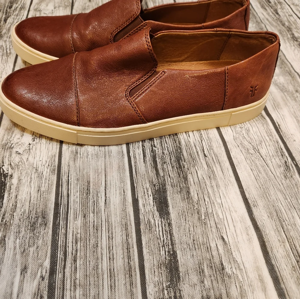 Frye Ivy‎ Slipons in Cognac